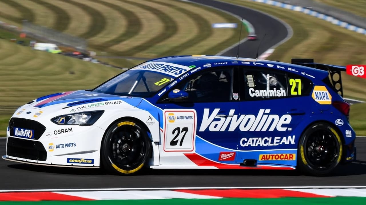 Donington Park GP Race 2 - race scene