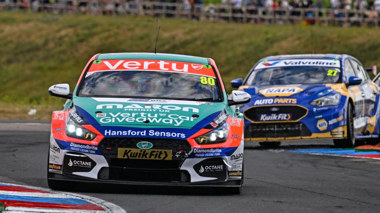 Silverstone (National) Race 3 - race scene